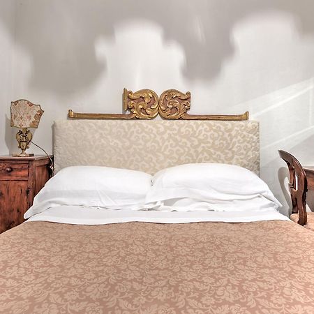 B&B La Residenza Del Poeta Montesicuro Bagian luar foto