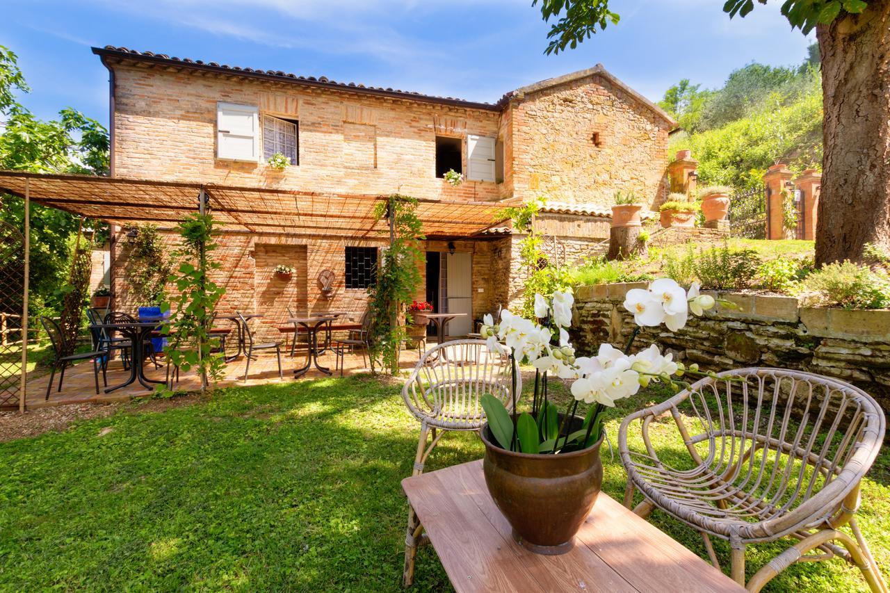 B&B La Residenza Del Poeta Montesicuro Bagian luar foto