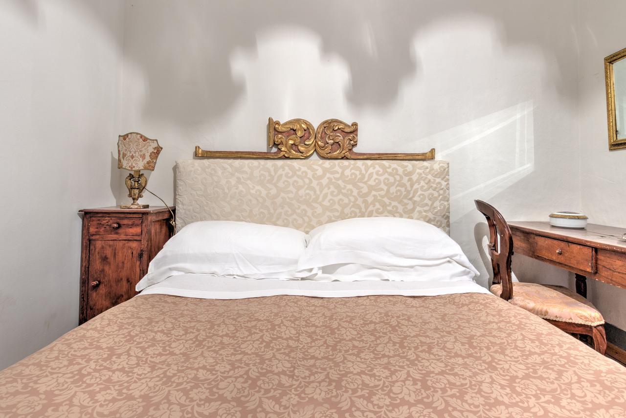 B&B La Residenza Del Poeta Montesicuro Bagian luar foto