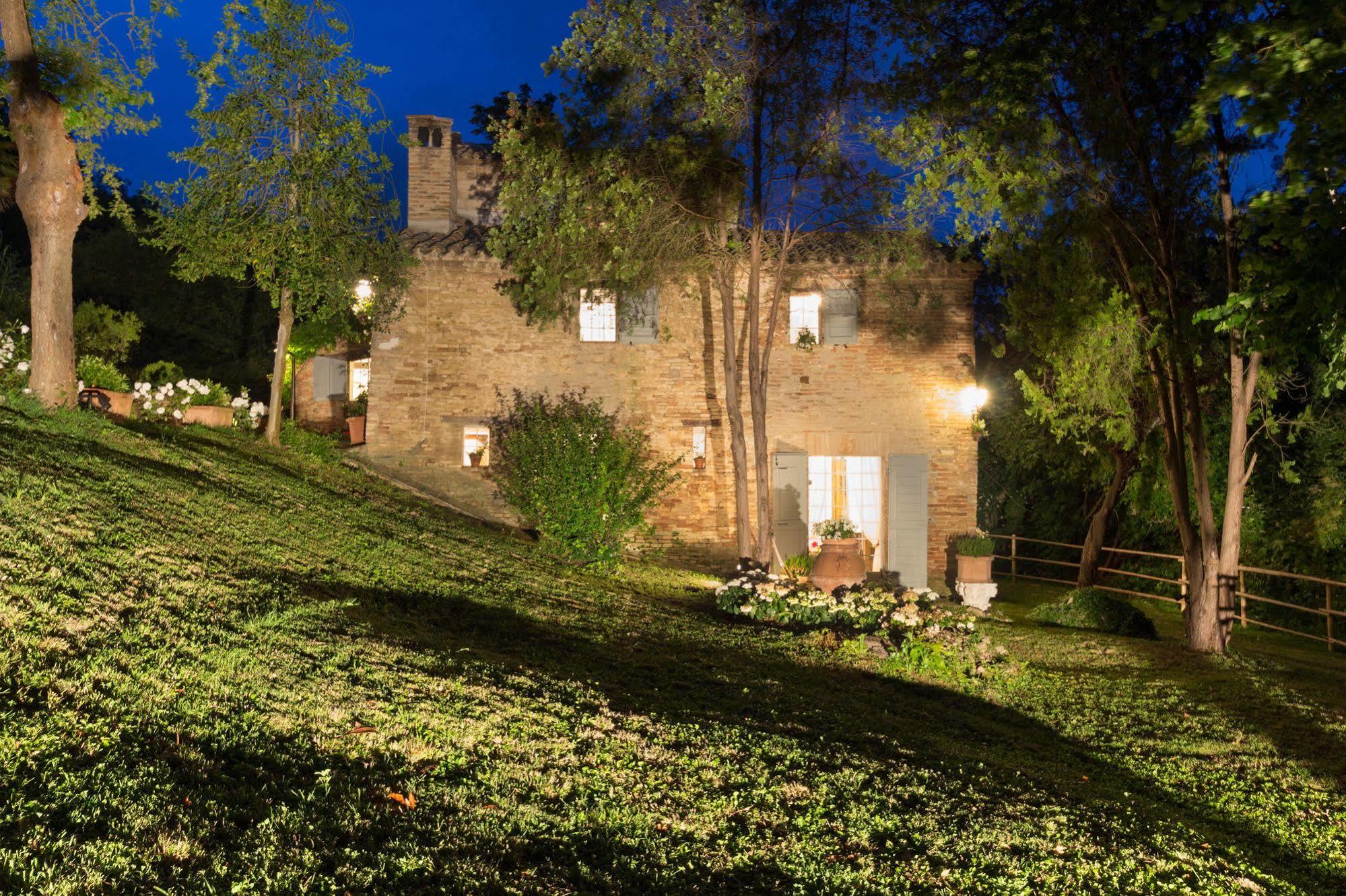 B&B La Residenza Del Poeta Montesicuro Bagian luar foto
