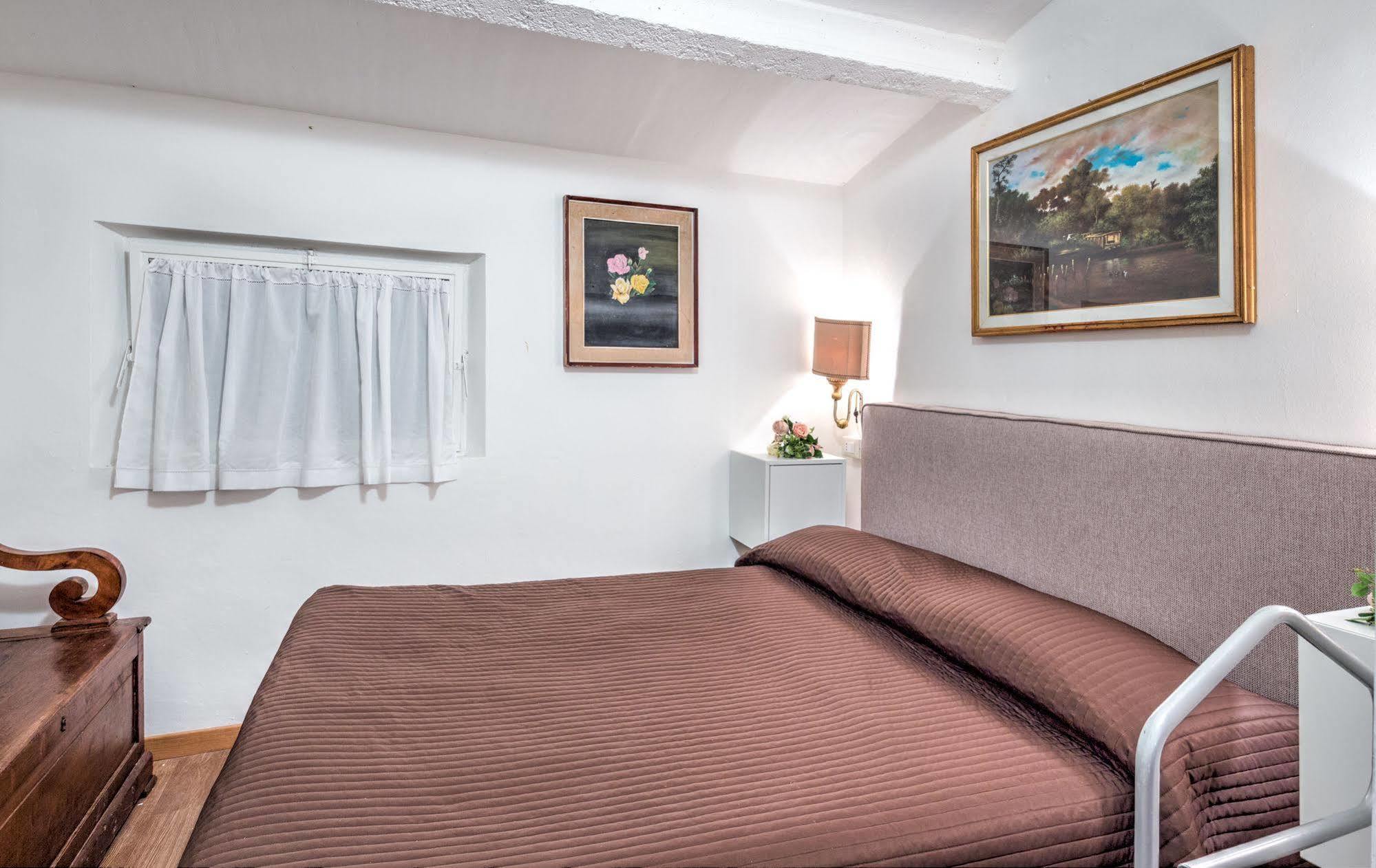 B&B La Residenza Del Poeta Montesicuro Bagian luar foto