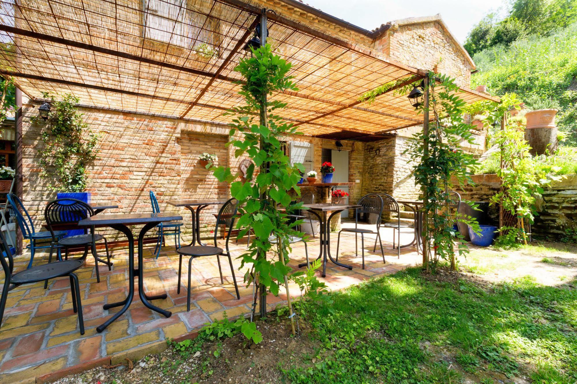B&B La Residenza Del Poeta Montesicuro Bagian luar foto